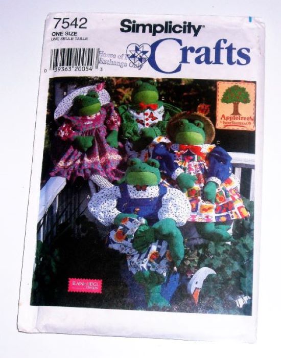 Simplicity Crafts Pattern 7542 30" Stuffed Frog And Clothes