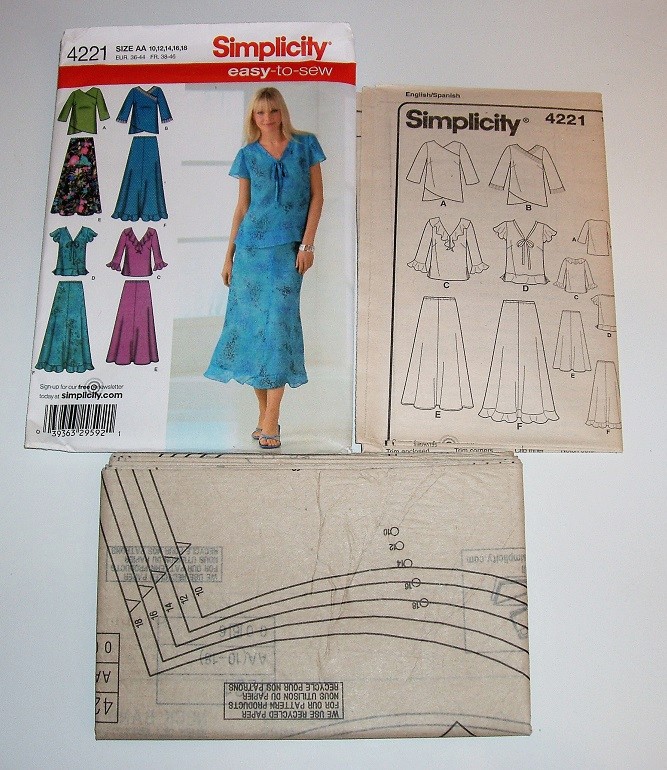 Simplicity 4221 Easy-to-Sew Skirt & Pullover Top Sewing Pattern Sizes 10–18
