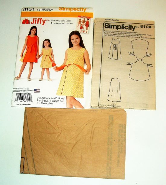 Simplicity 8104 Jiffy Girls Reversible Wrap Dress Sewing Pattern – Sizes 3–6