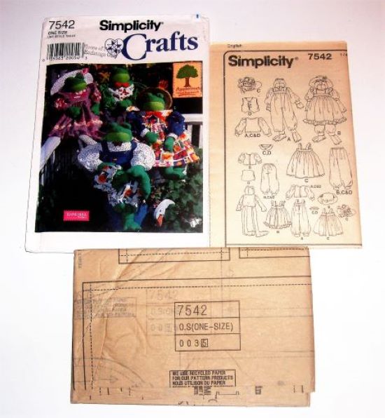 Simplicity Crafts Pattern 7542 30" Stuffed Frog And Clothes 