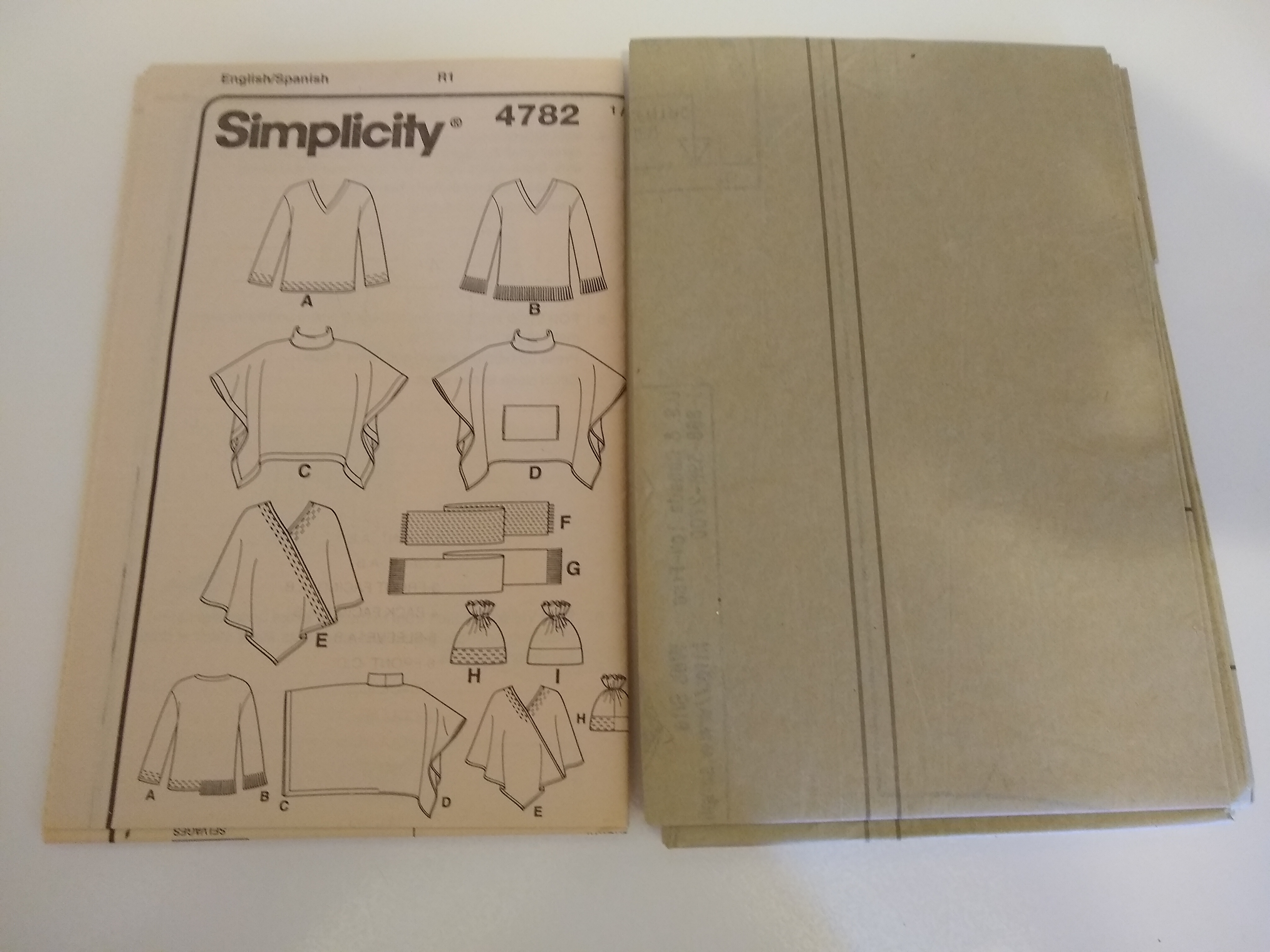 Simplicity 4782 Misses Pullover Top, Poncho, Hat & Scarf Easy Winter Fleece Set