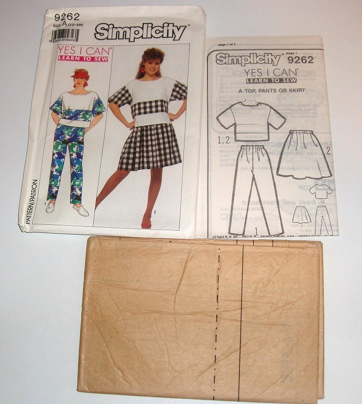 Simplicity 9262 Misses Pants, Skirt & Top Sewing Pattern (Sizes XS–SM)