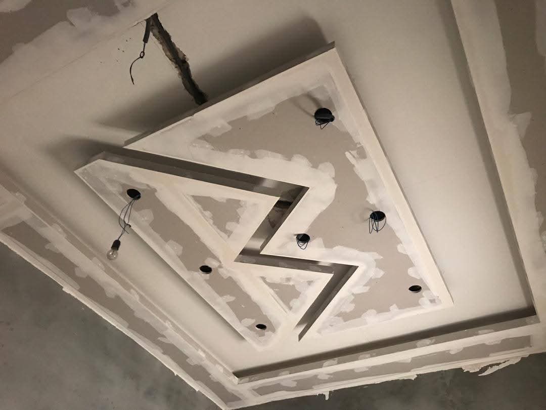 Plafond et éclairage M² Avec Material