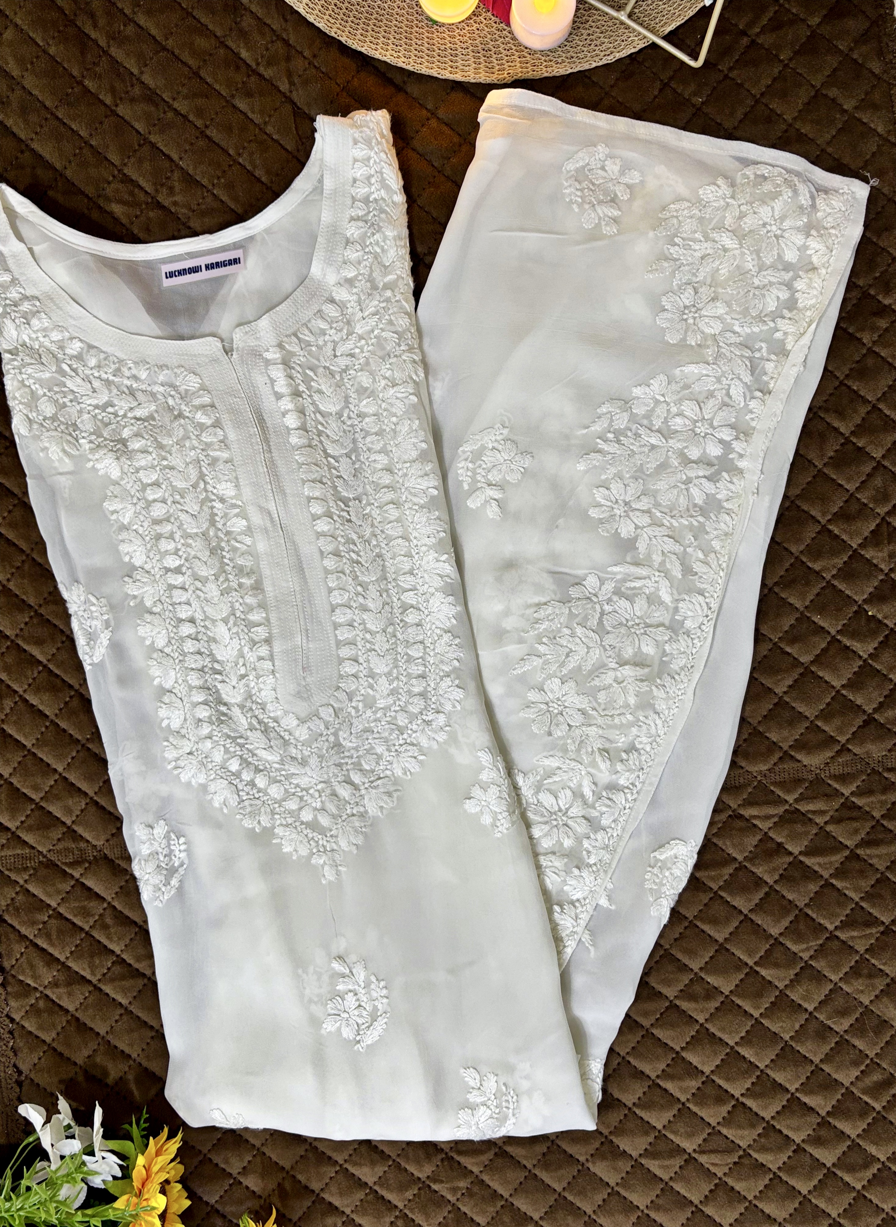 XL-Nazakat Viscose White Kurti with Malmal Inner