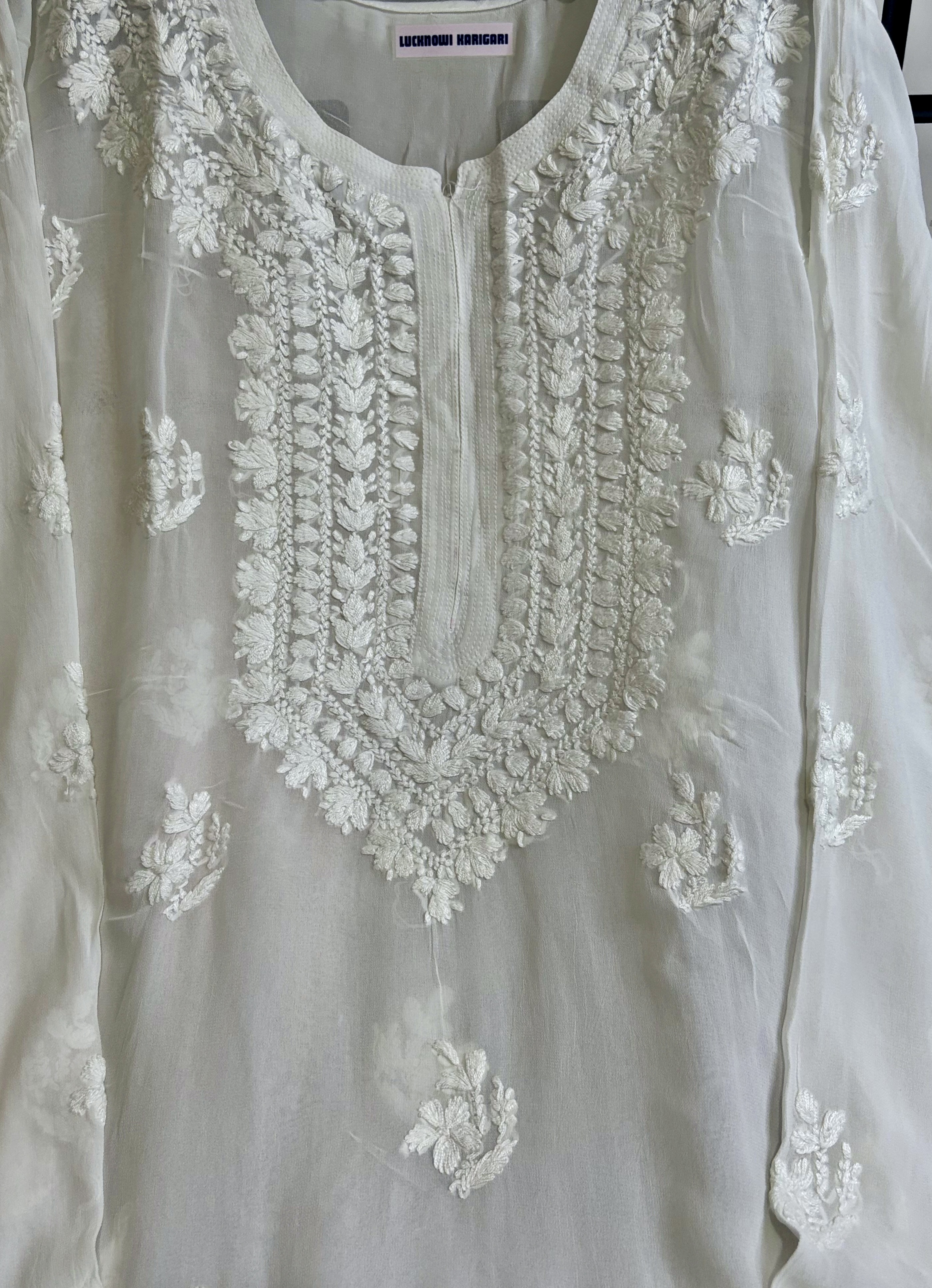 XL-Nazakat Viscose White Kurti with Malmal Inner