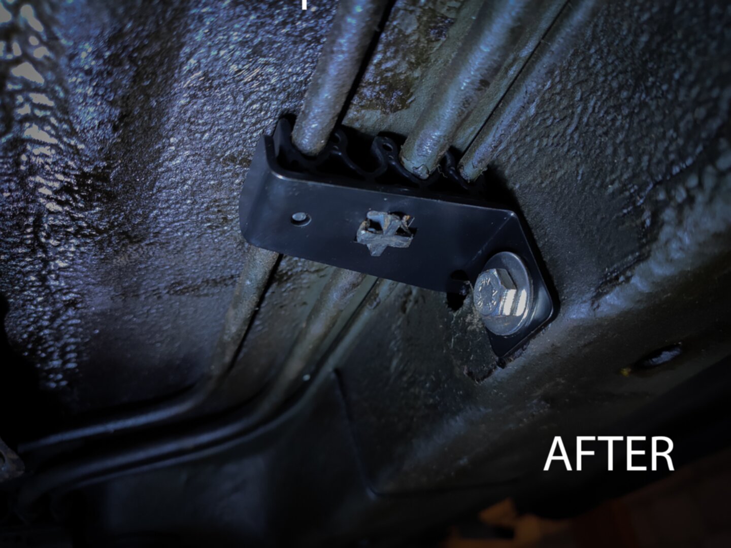 Fuel and brake line bracket set