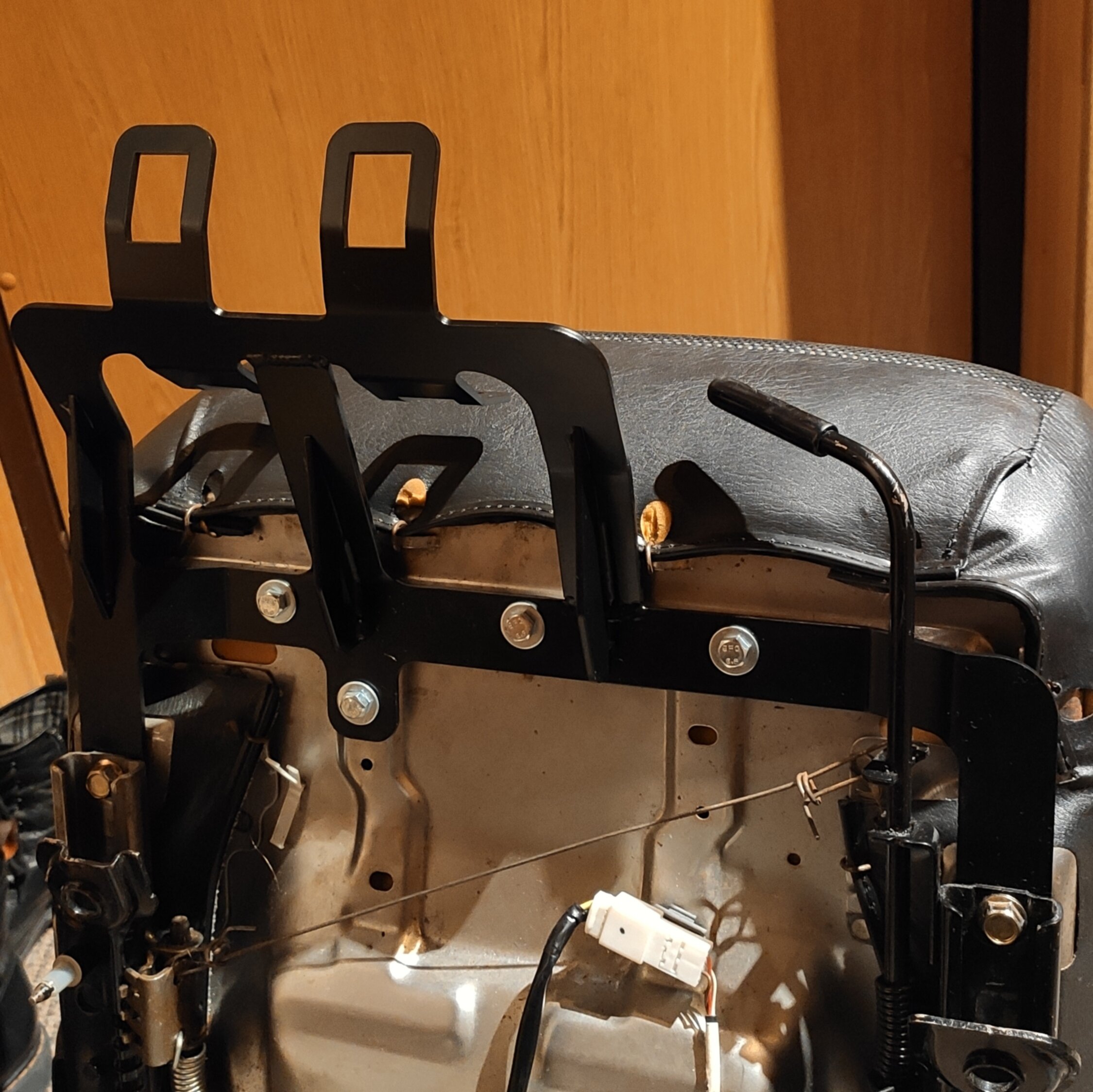 Passenger seat fire extinguisher bracket set