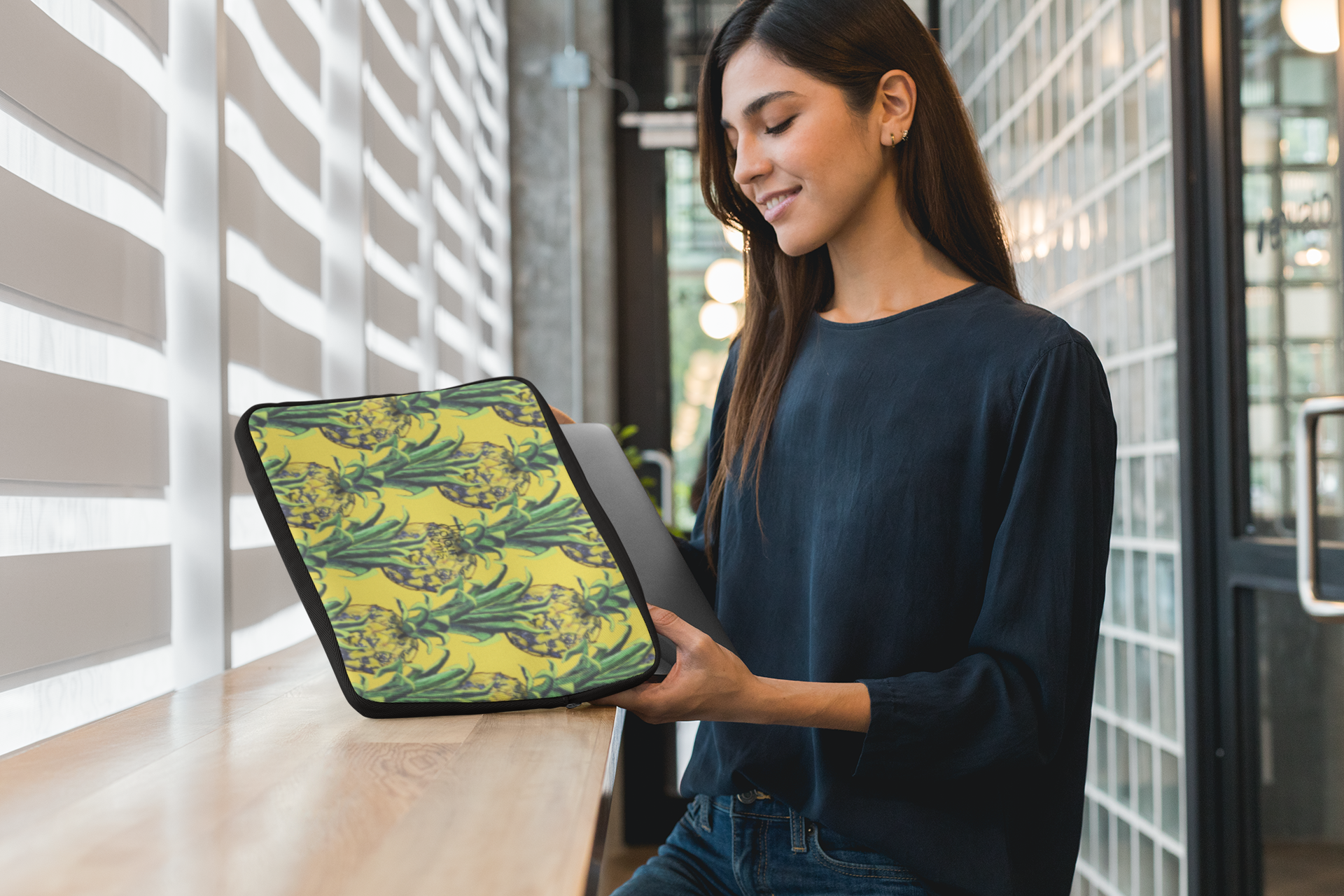 Funda para portátil piñas