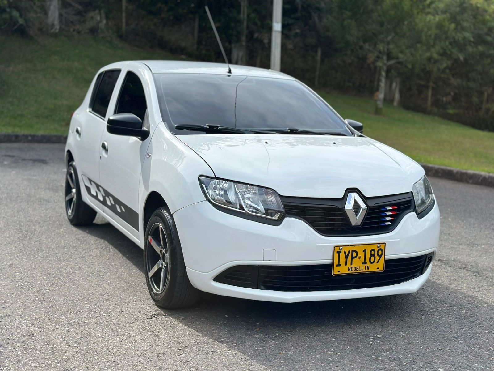 RENAULT SANDERO 