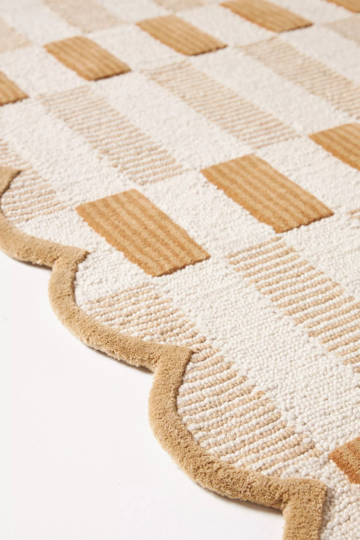 Checkered Scalloped Area Rug