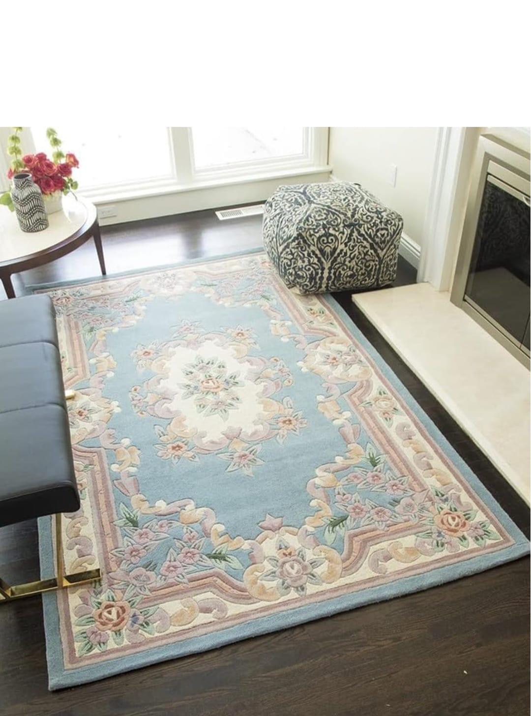 Elegant floral area rug