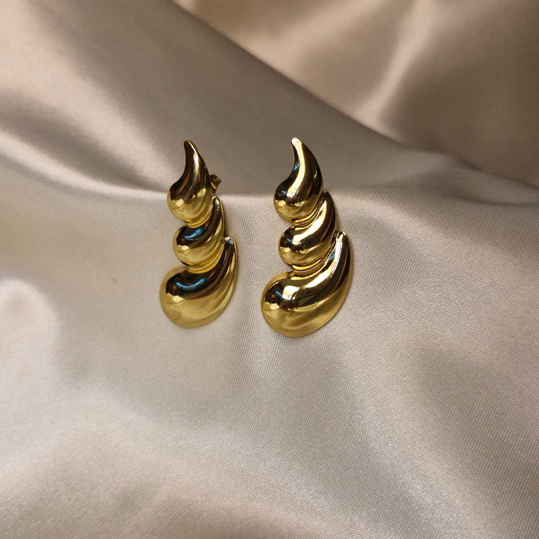 Golden Ribbed Hoop Earrings