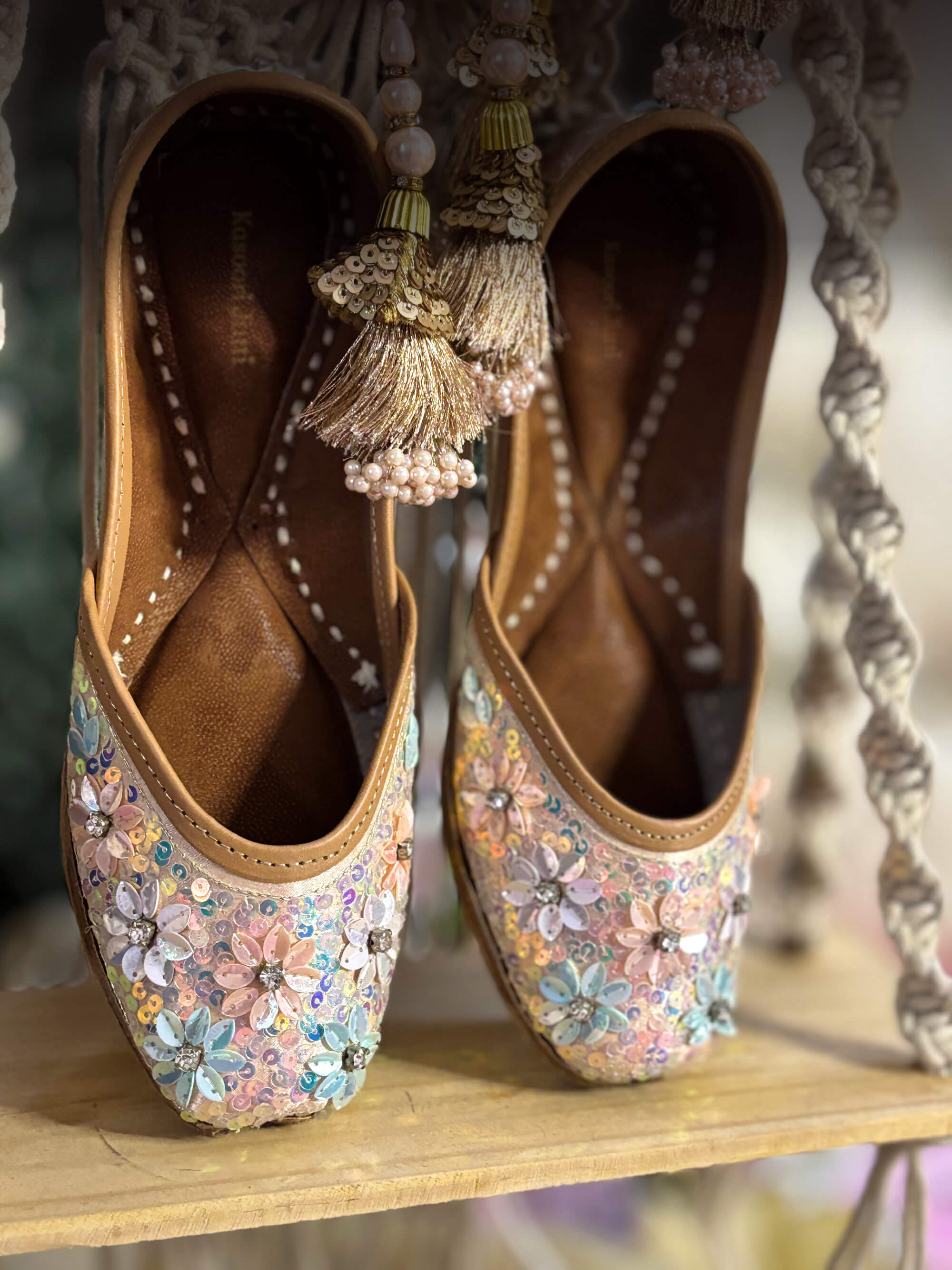 Rainbow Mojaris - Satragi Peeng