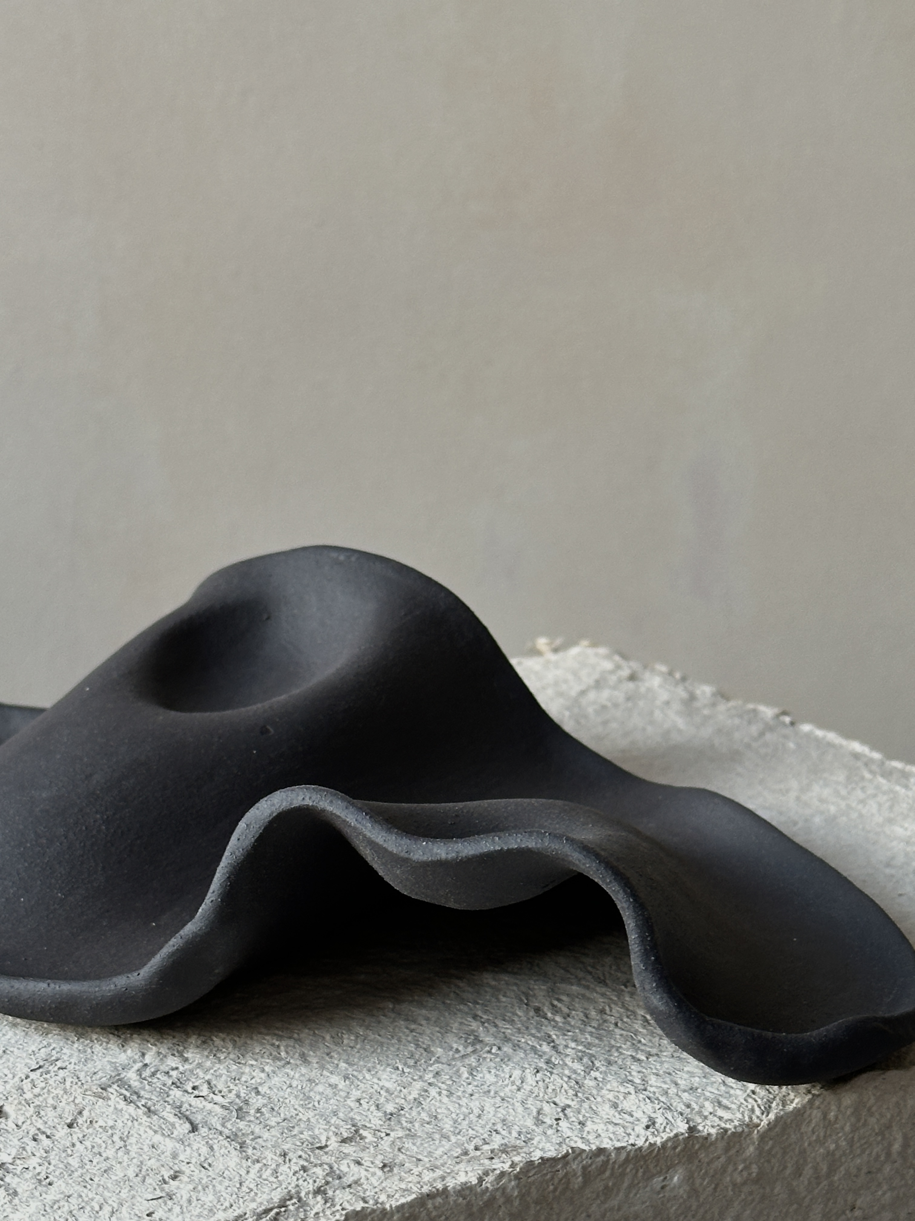 BLACK DUNE akmens masės užkandžių lėkštė 