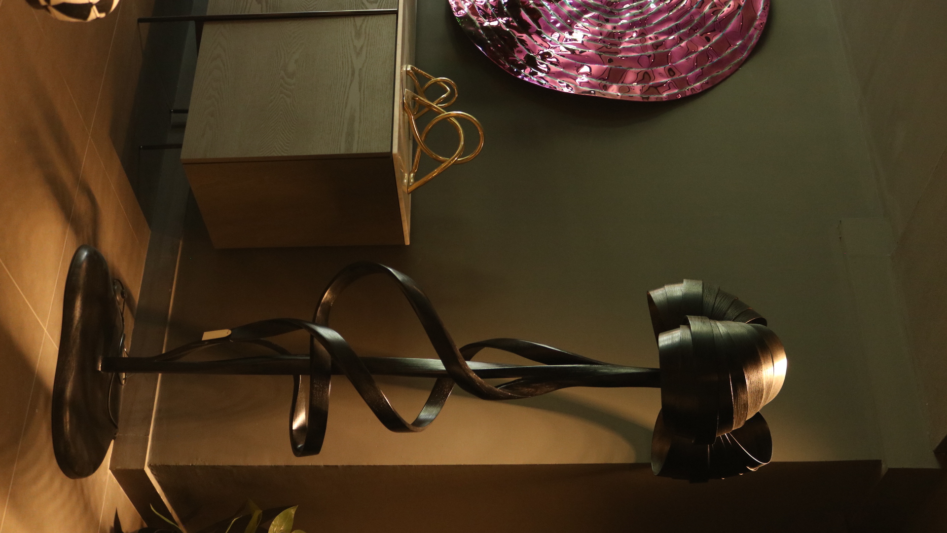 Raka black fluentum lamp