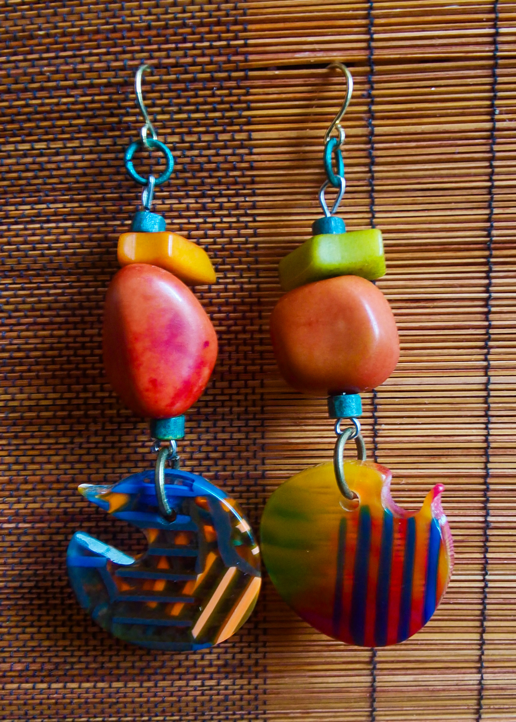 Boucles d’oreilles artisanales colorées