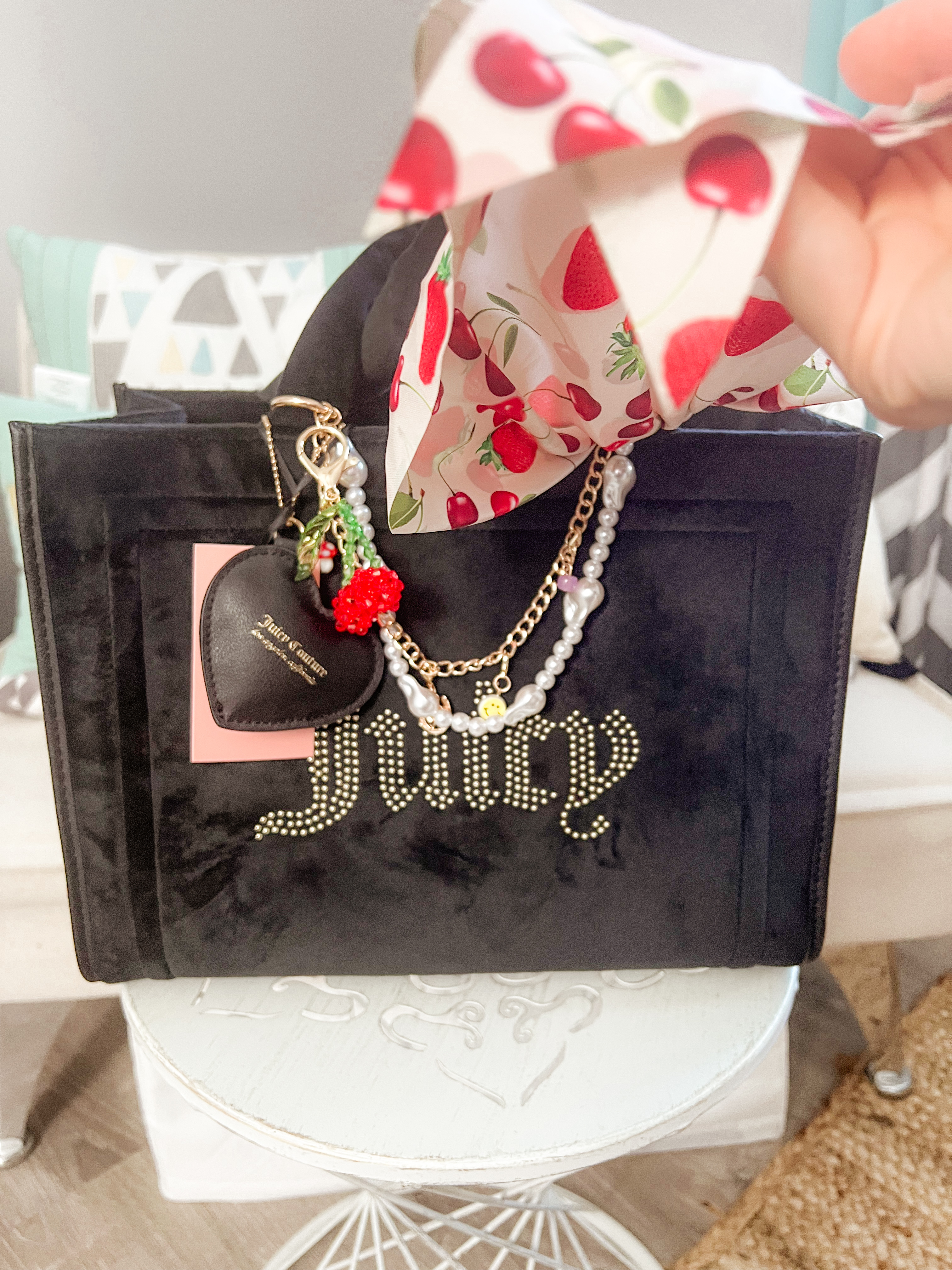 The Velour Vixen Drop – Juicy Couture Daydreamer