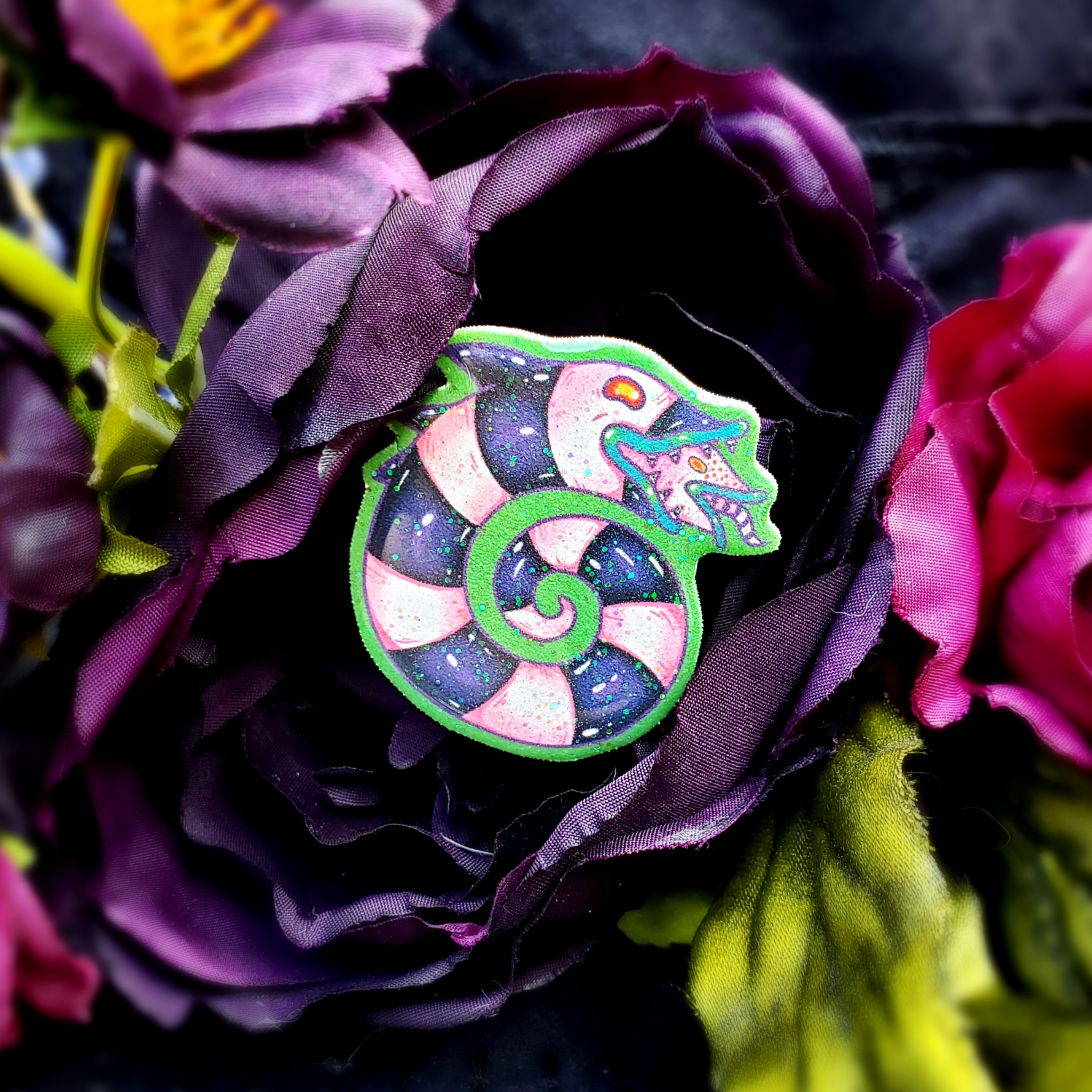 Sandnoodle Pin