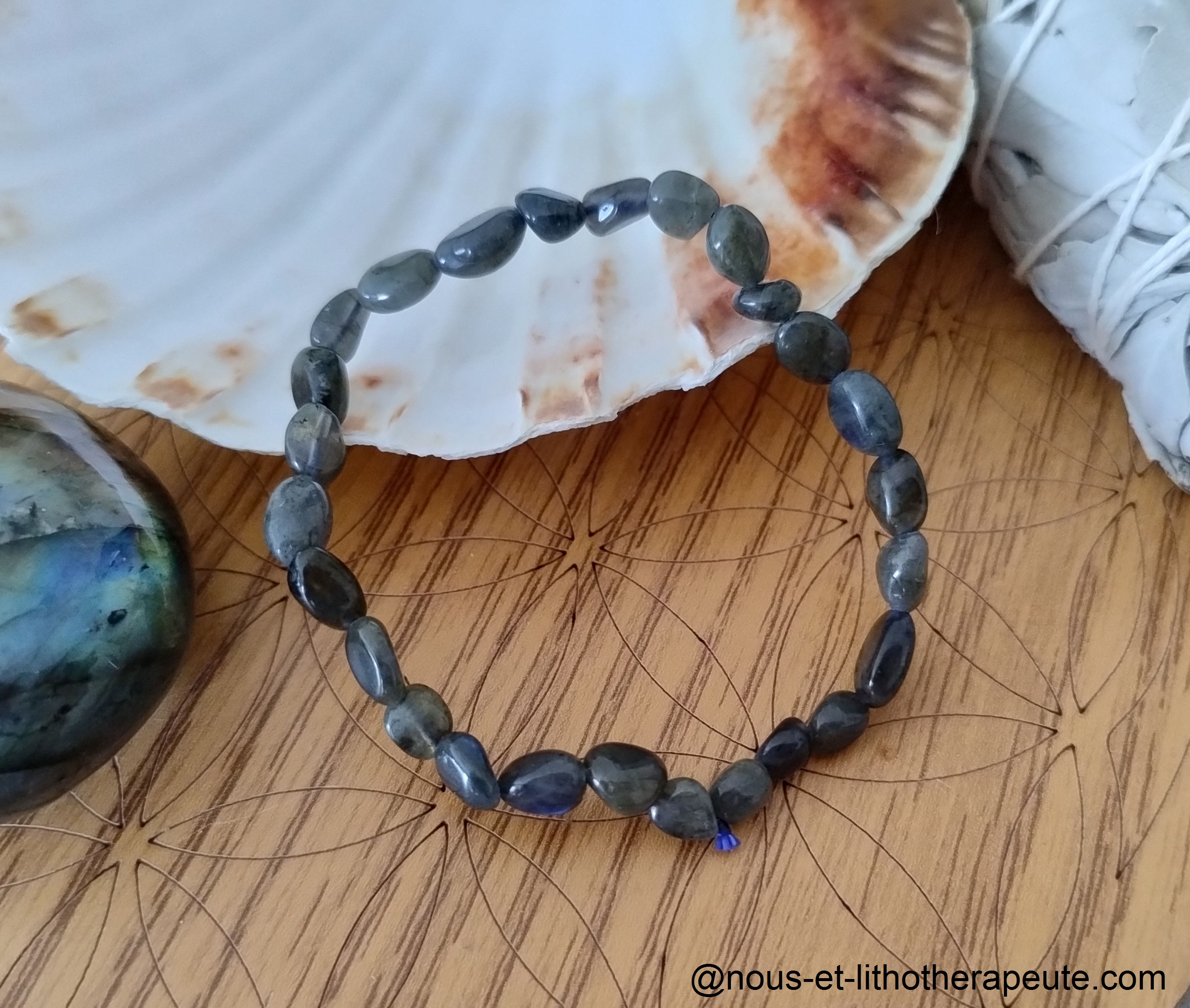 Bracelet pierres roulées Labradorite noire