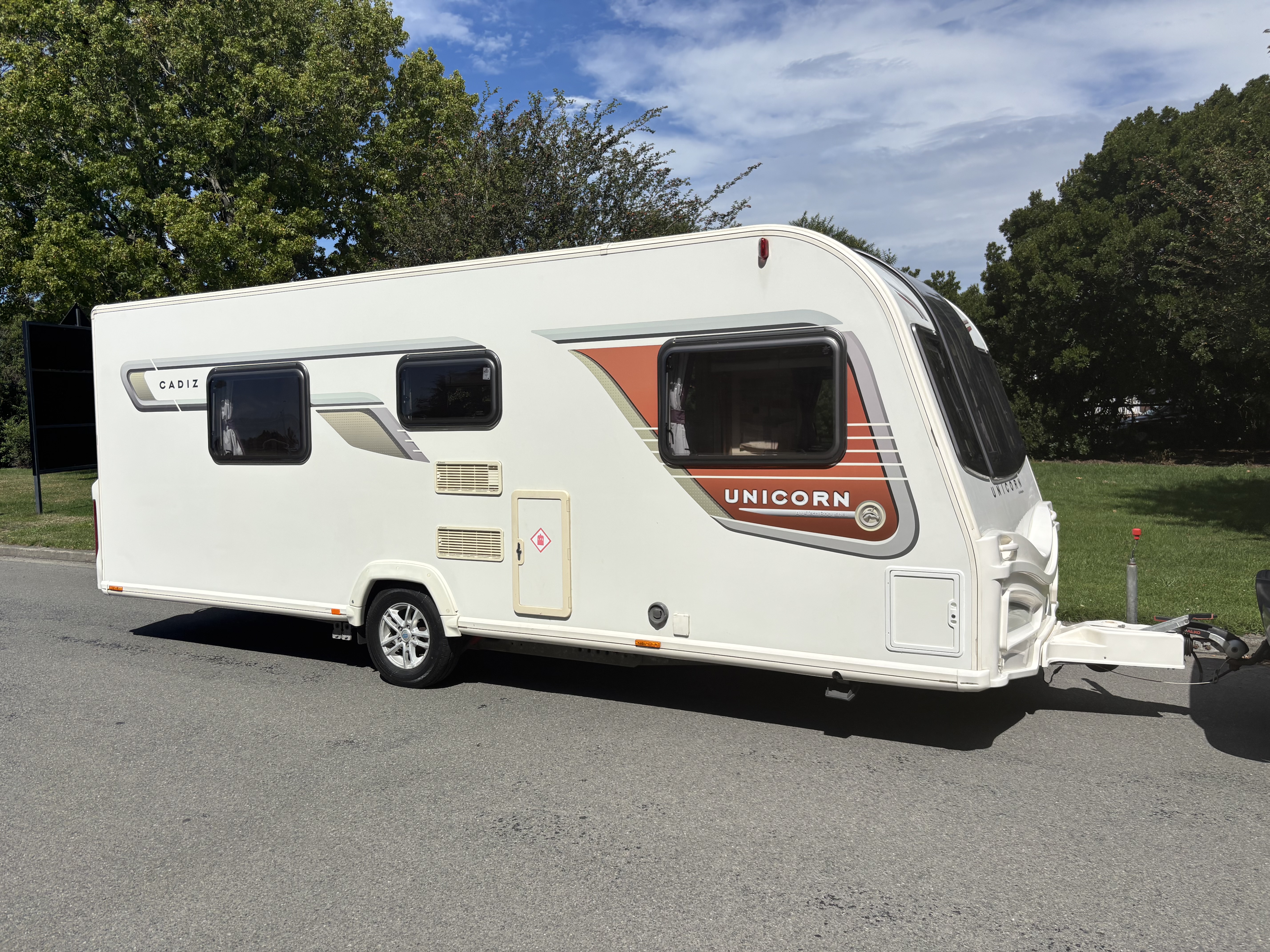 2014 BAILEY UNICORN CADIZ TWIN SINGLE BEDS
