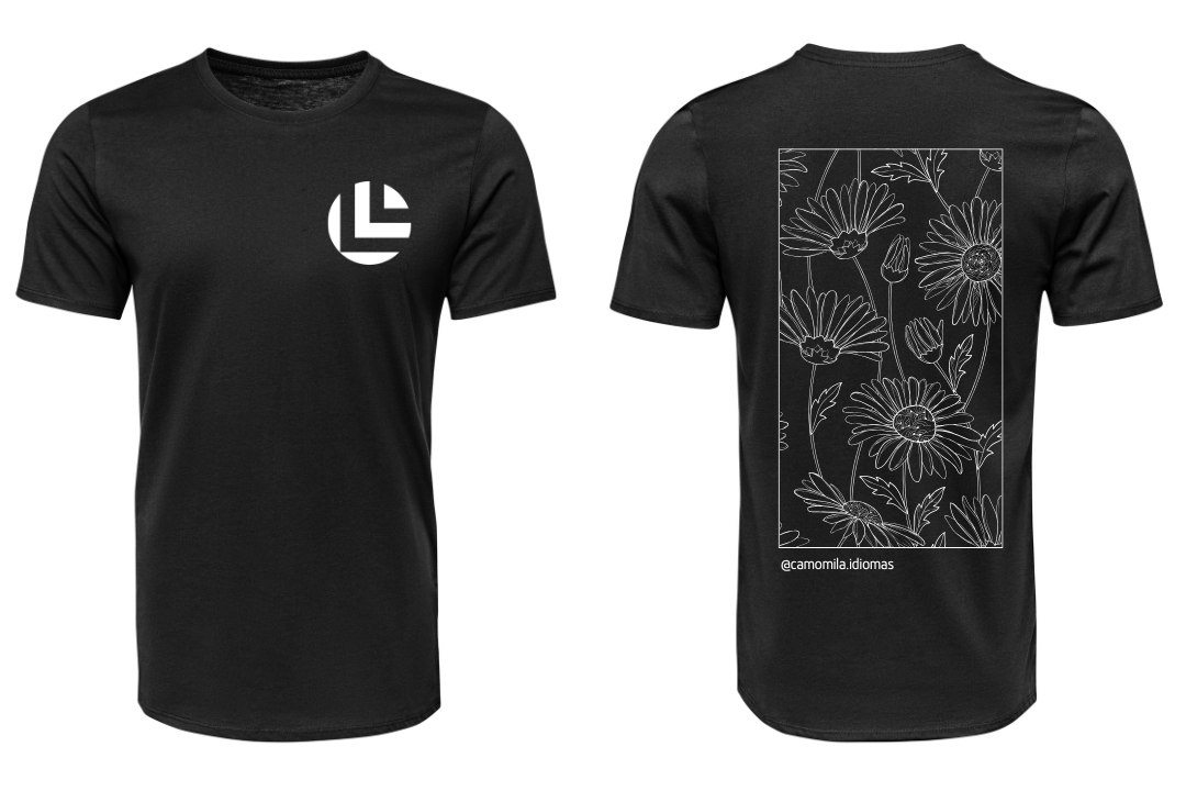 Camiseta Preta com Estampa Floral