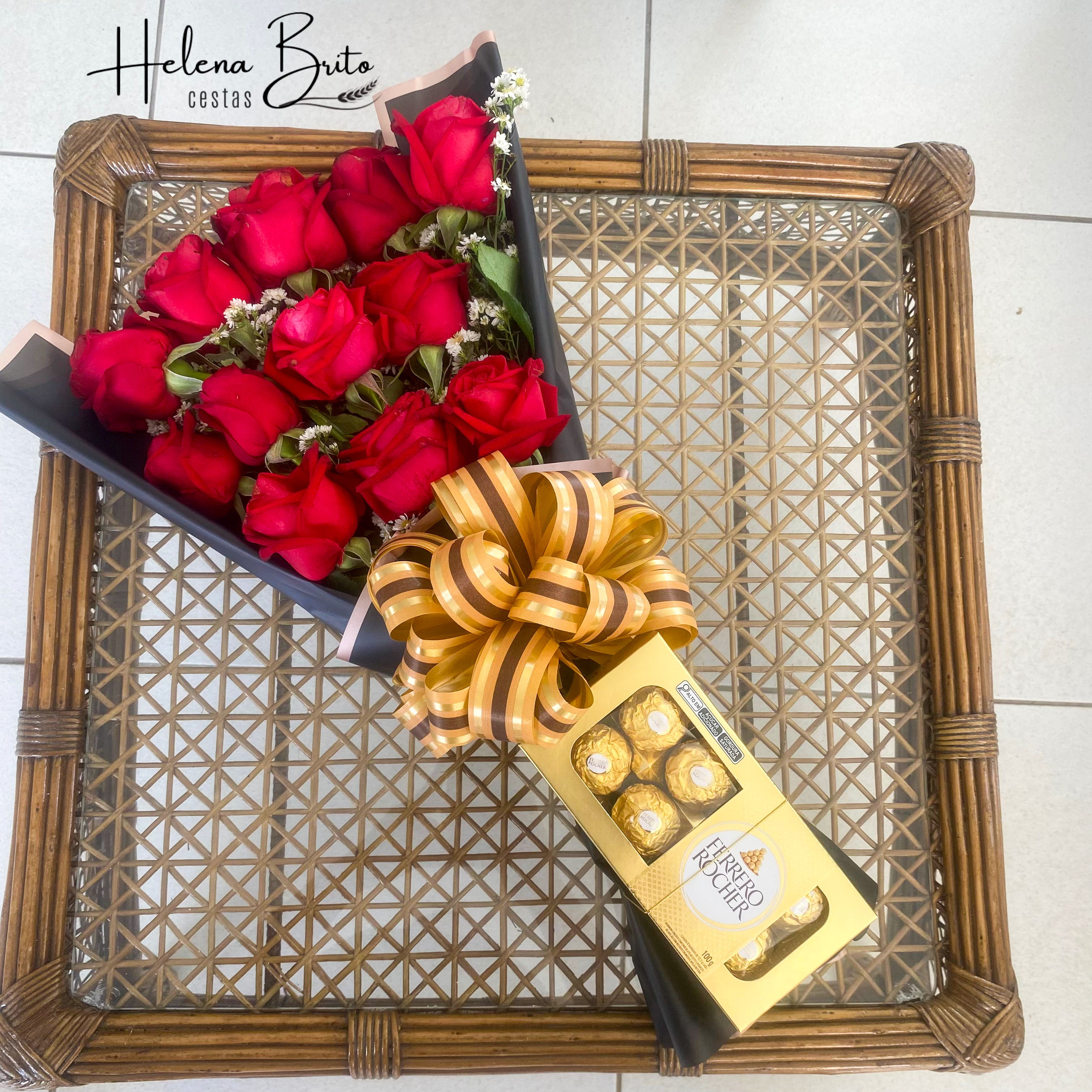 Buquê com 12 Rosas + Caixa de Bombons Ferrero Rocher