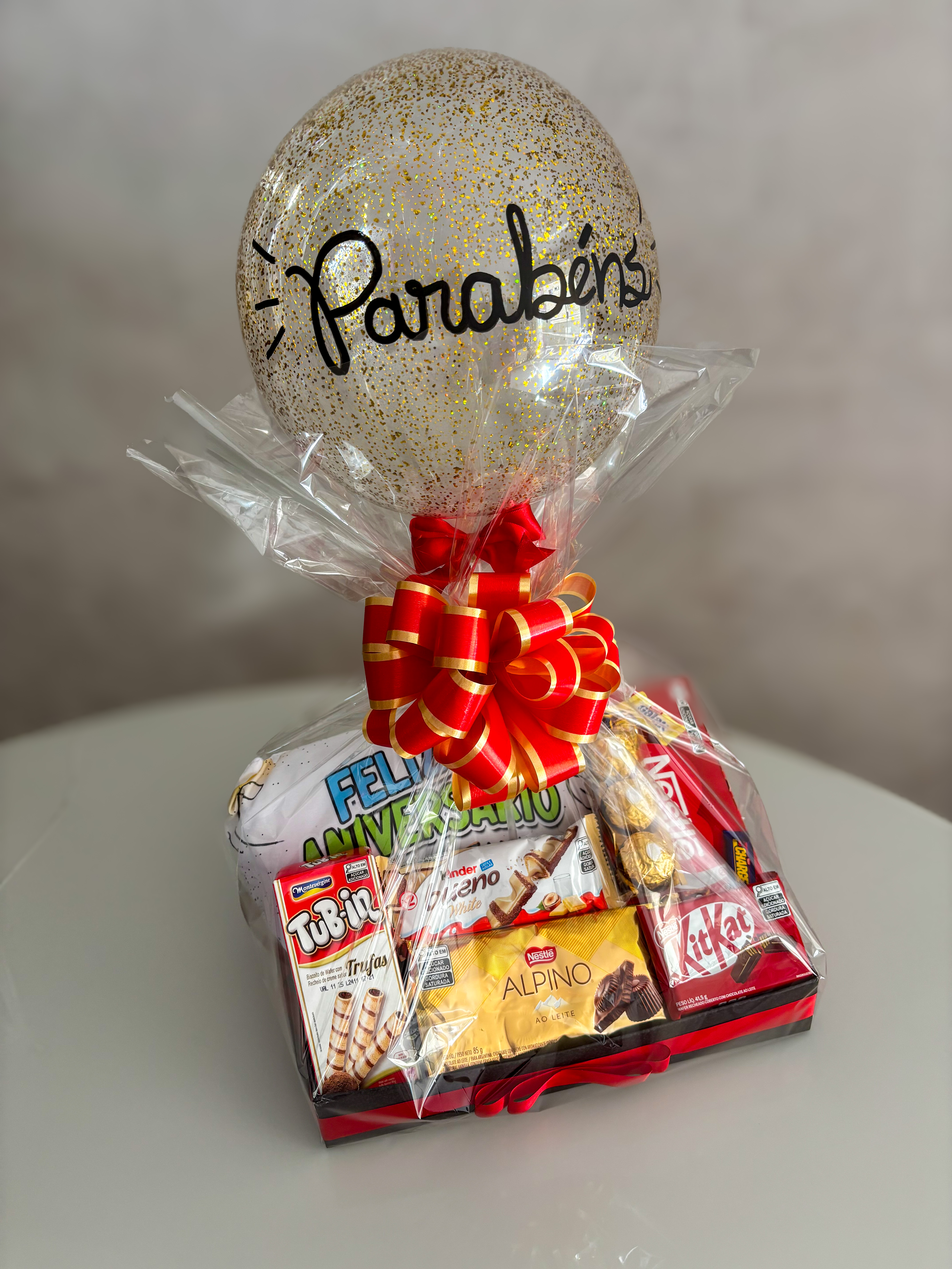 Doce Aniversário - Chocolates e Almofada 