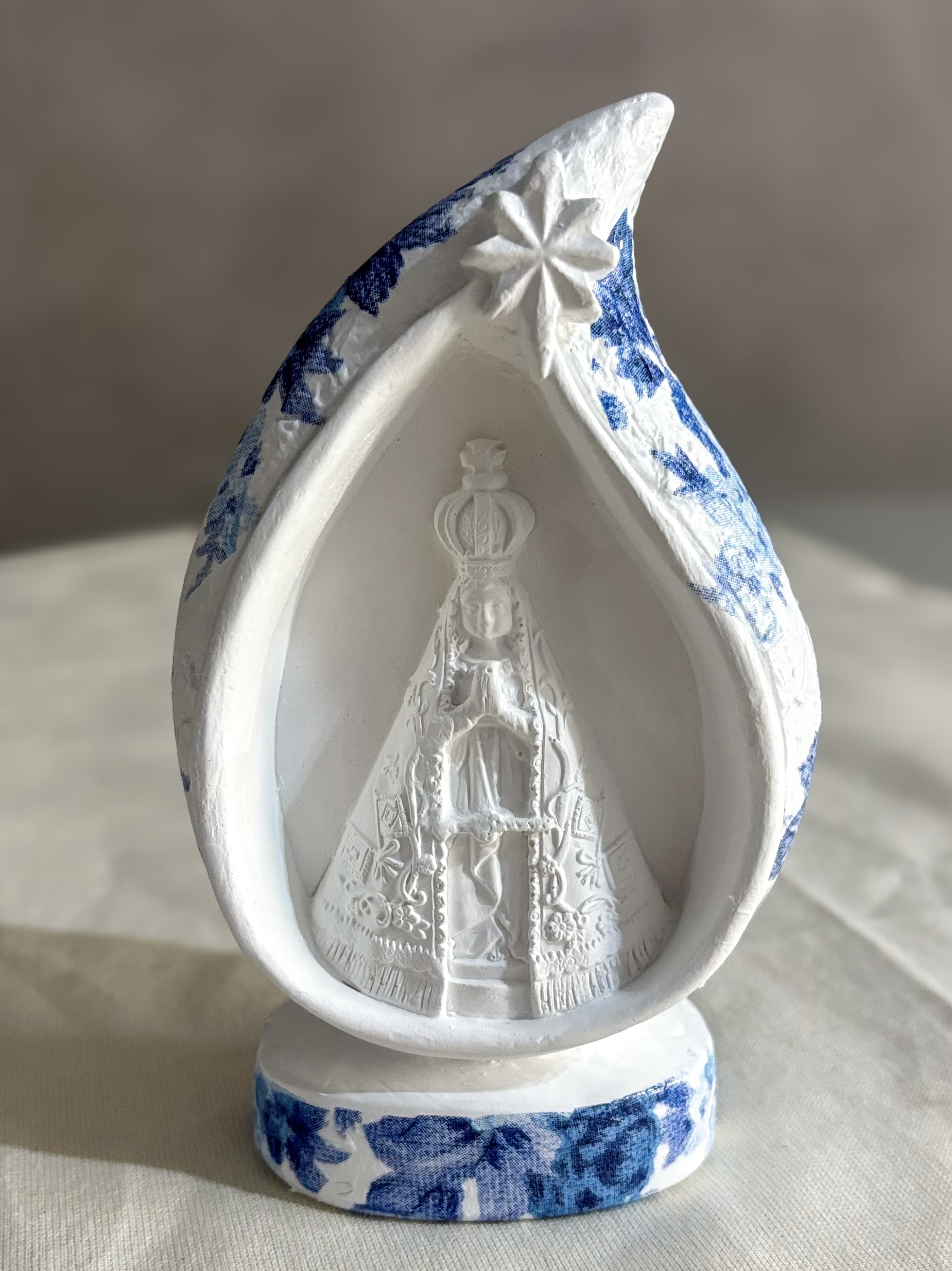 Imagem Nossa Senhora Aparecida na gruta 
