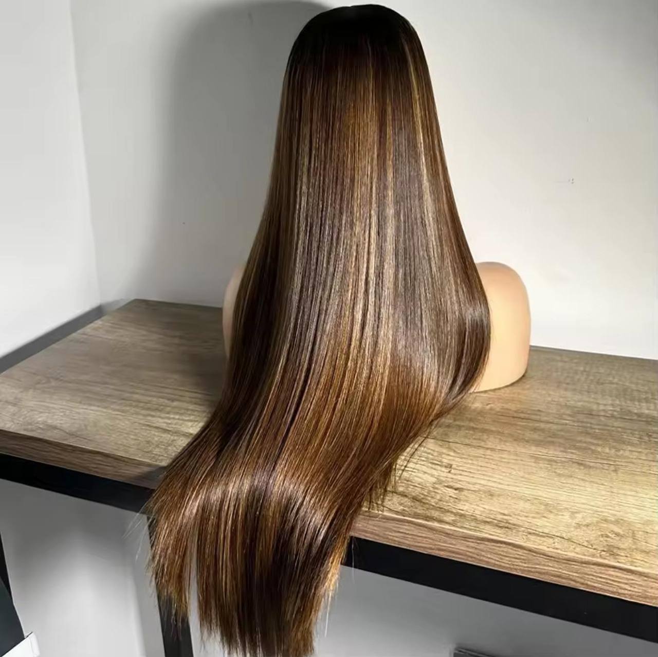 Perruque longue lisse brun naturel avec closure 2X6