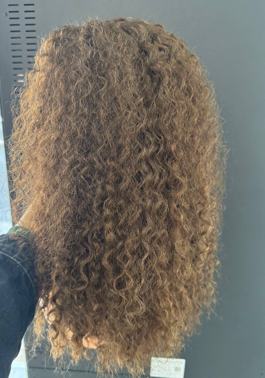 Perruque bouclée naturelle