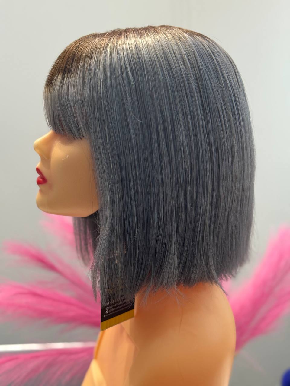 Perruque Vietnamienne courte gris ombré avec frange