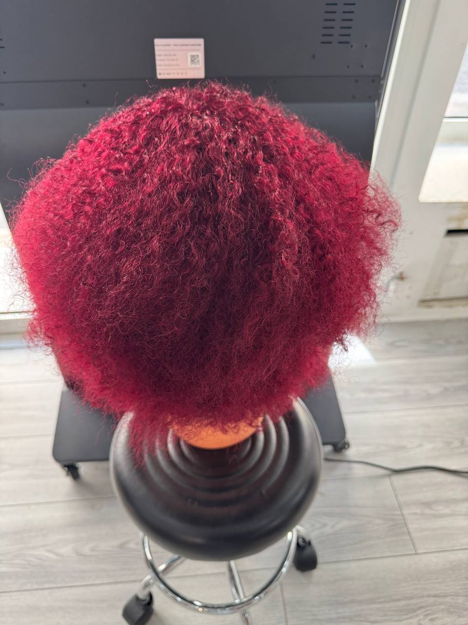 Perruque bouclée rouge