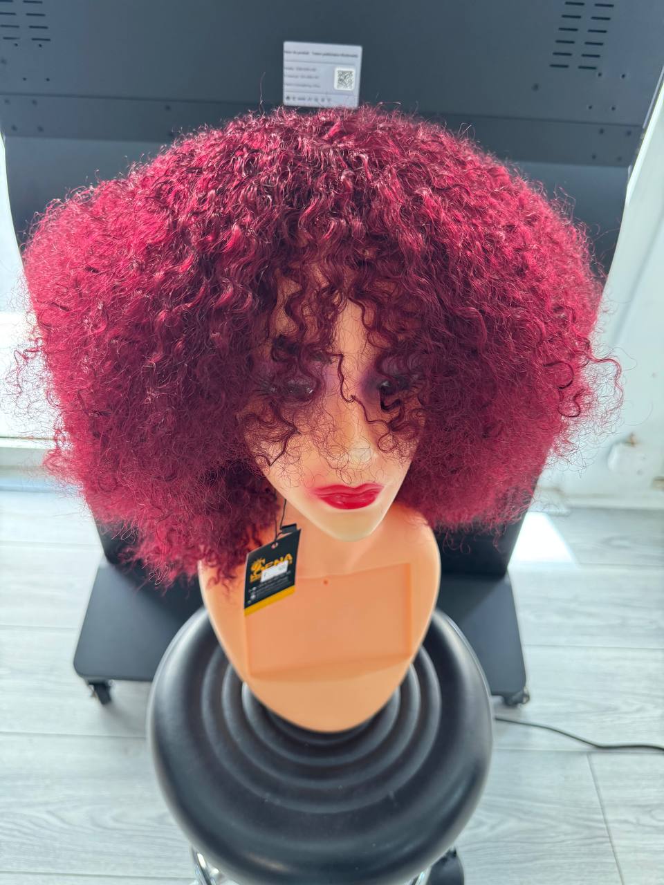 Perruque bouclée rouge