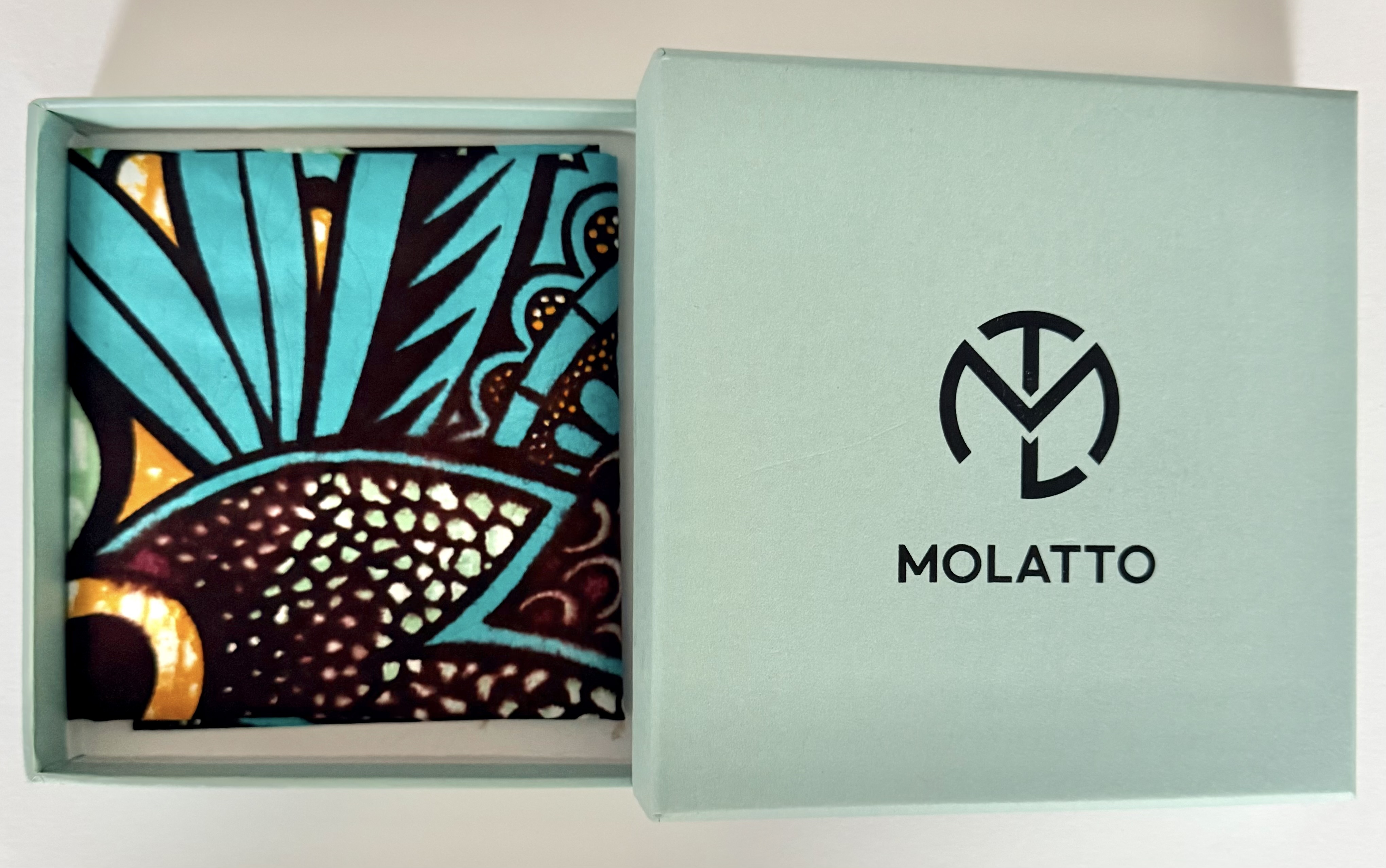 Pochette coton en Super Wax – L’élégance qui ose la couleur