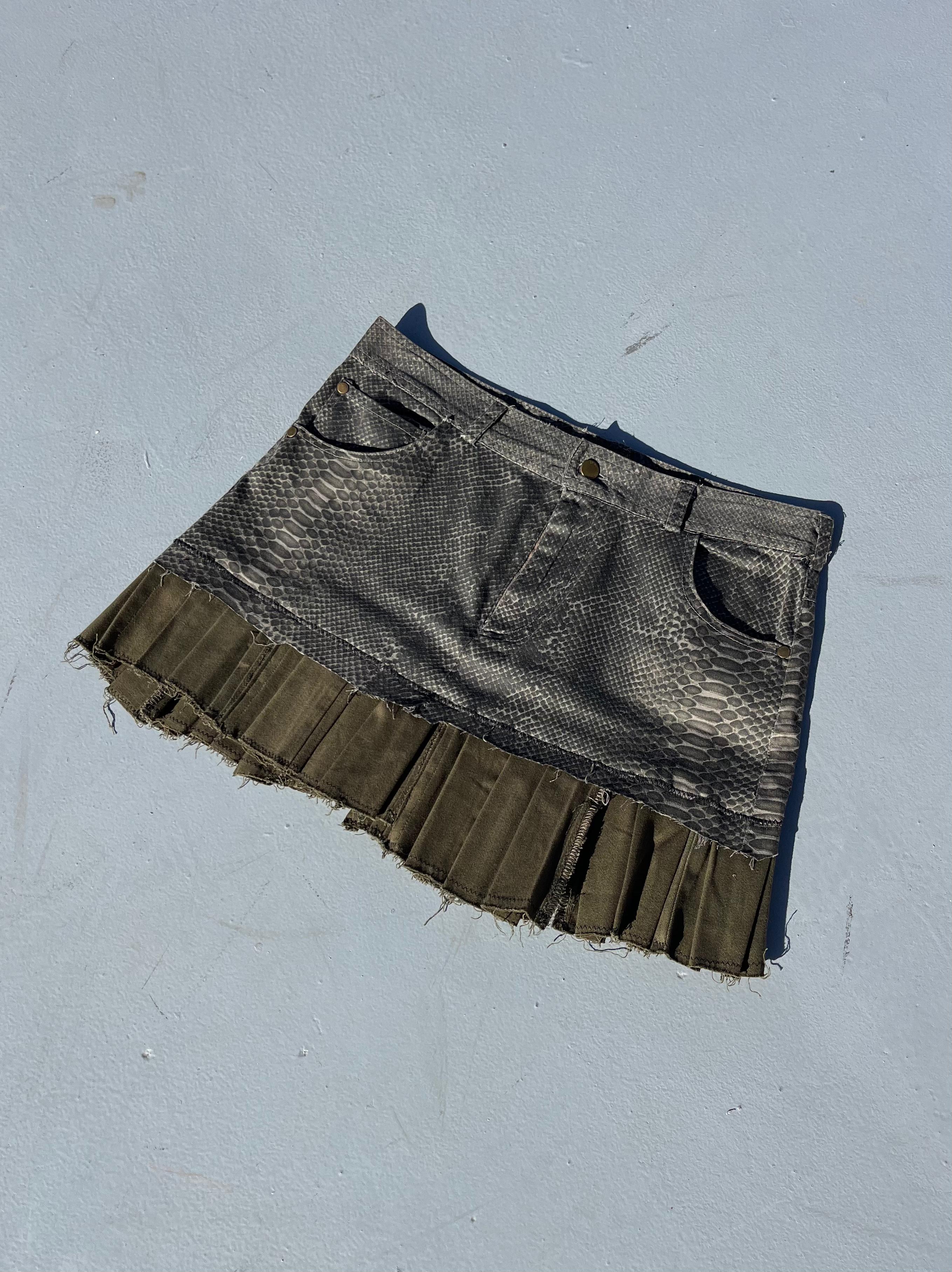 Pollera Destroyed Reptilia