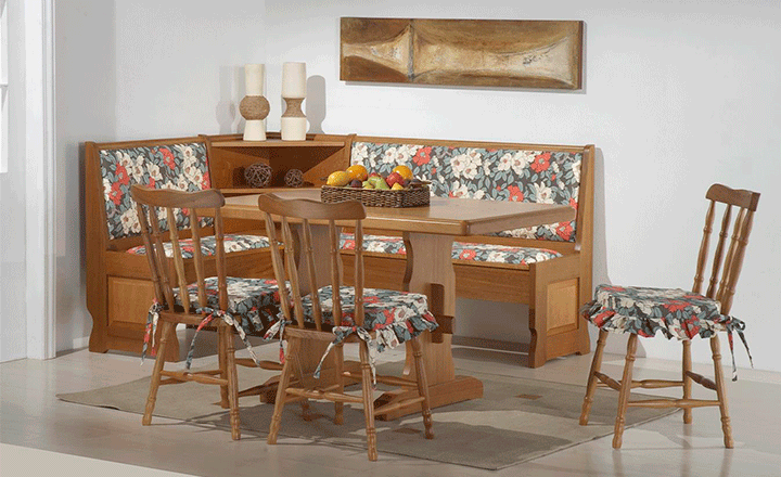 Mesa e cadeiras de madeira com canto alemão