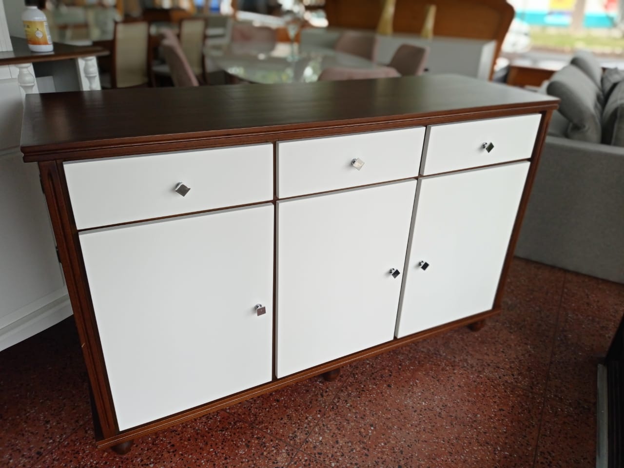 Buffet de Madeira com pintura em laca