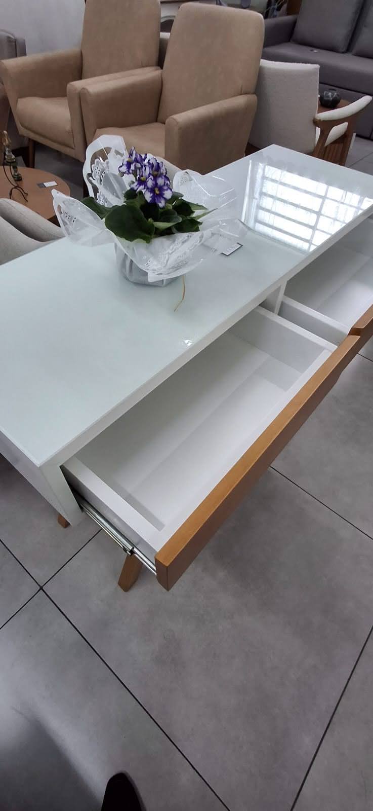 Aparador 2 gavetas de madeira com tampo em vidro