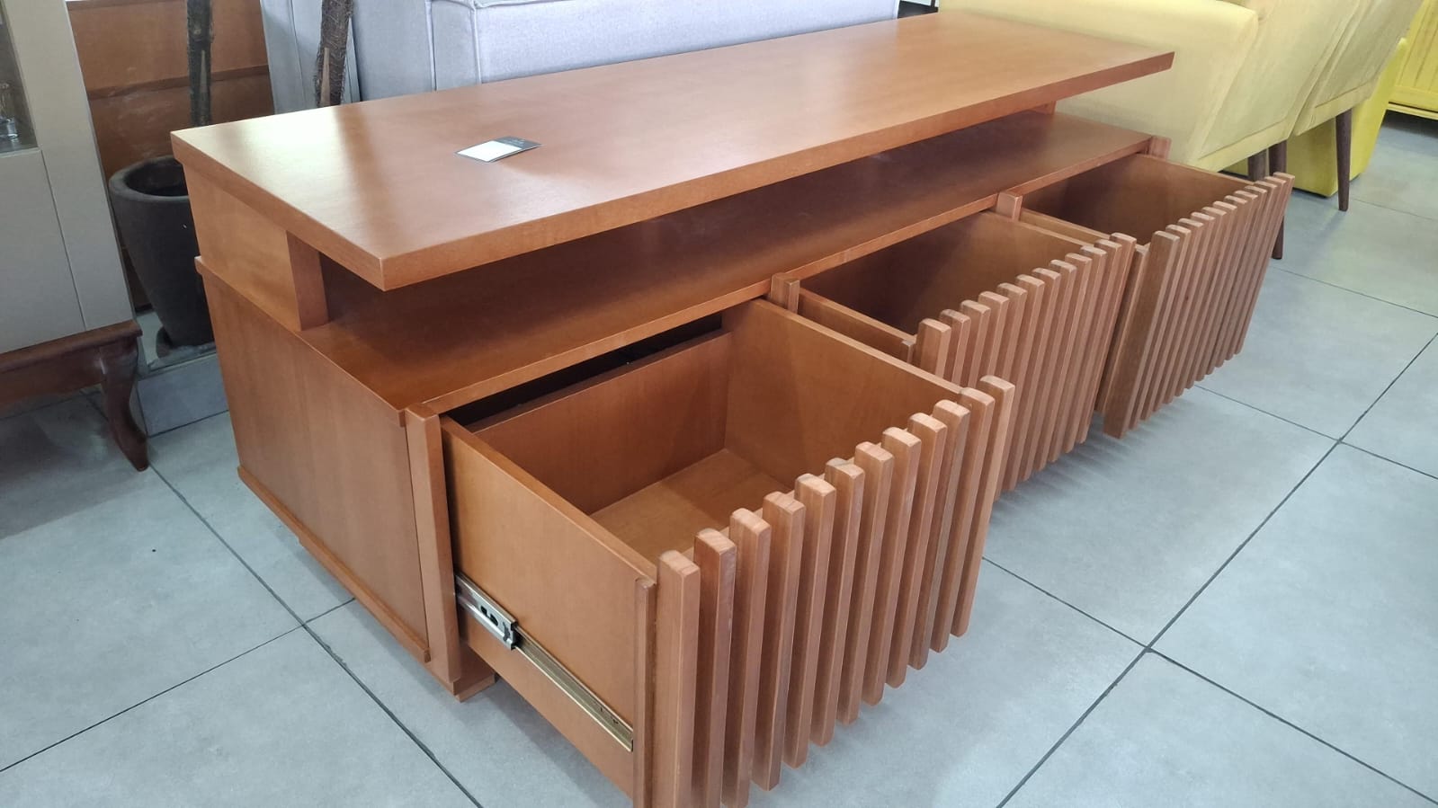 Rack para tv com 3 gavetões de 1,50 x 60 x 40cm