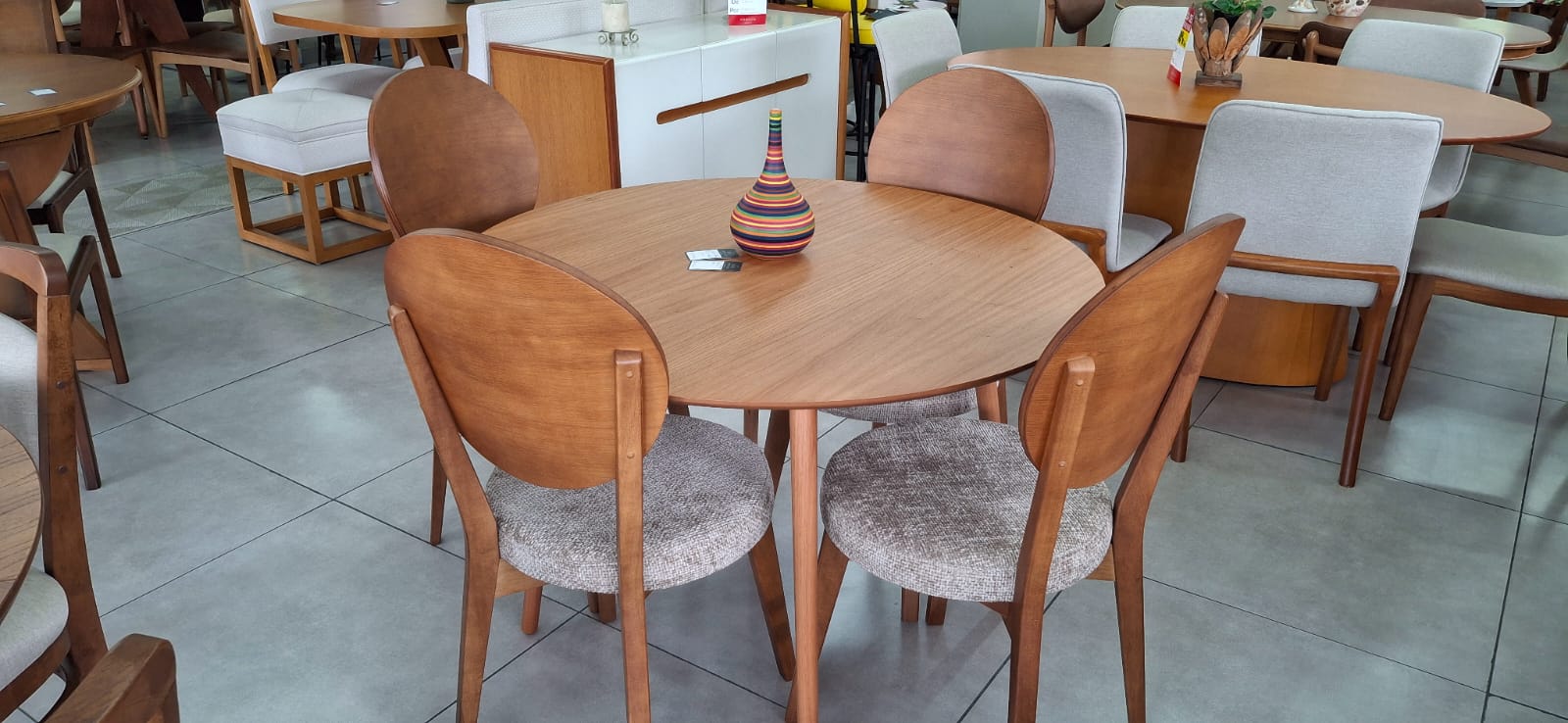Conjunto de Mesa de Jantar com 4 cadeiras redonda
