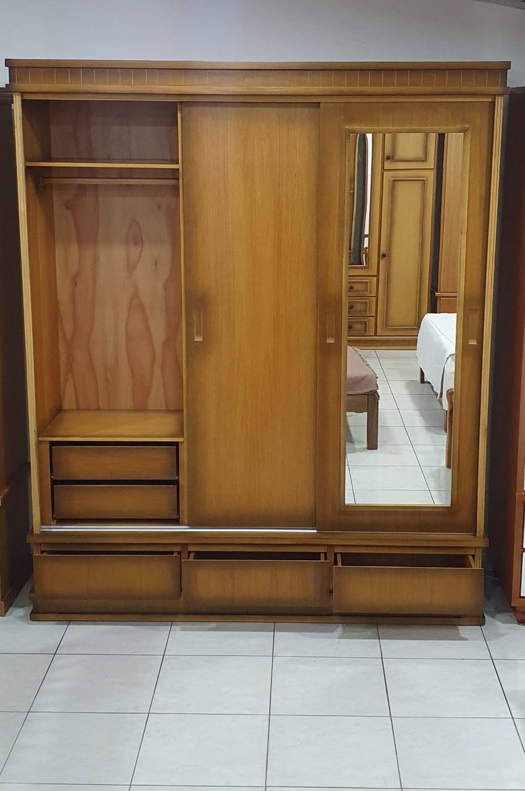 Guarda-roupa de Madeira com Espelho Turim