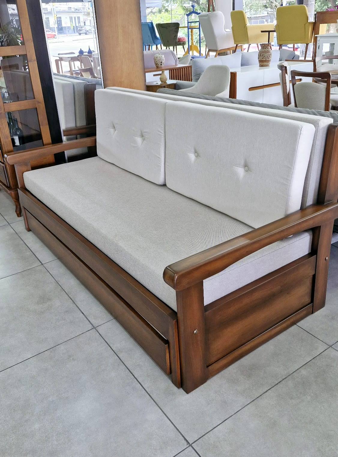 Sofá-cama com cama auxiliar de madeira com estofado bege