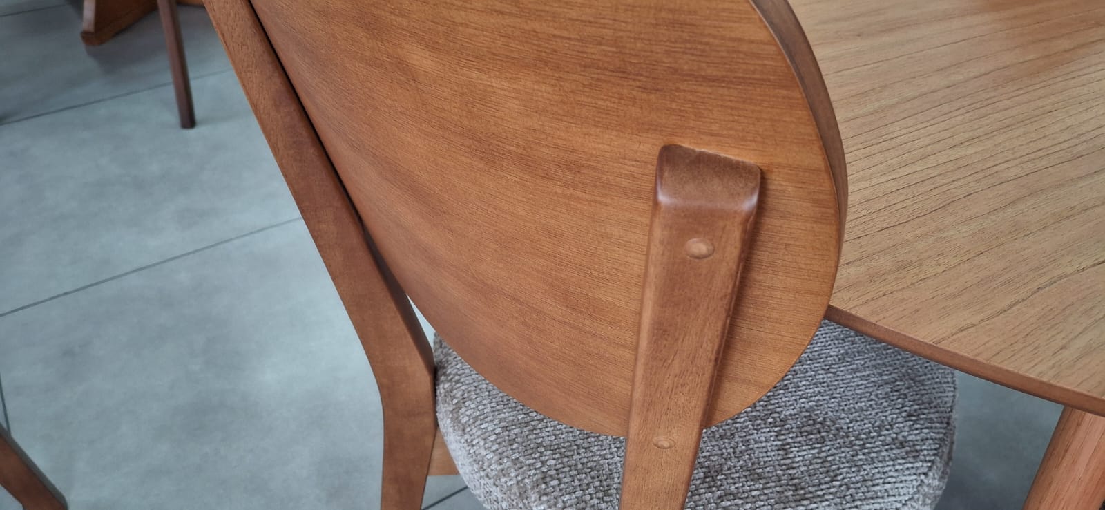 Conjunto de Mesa de Jantar com 4 cadeiras redonda