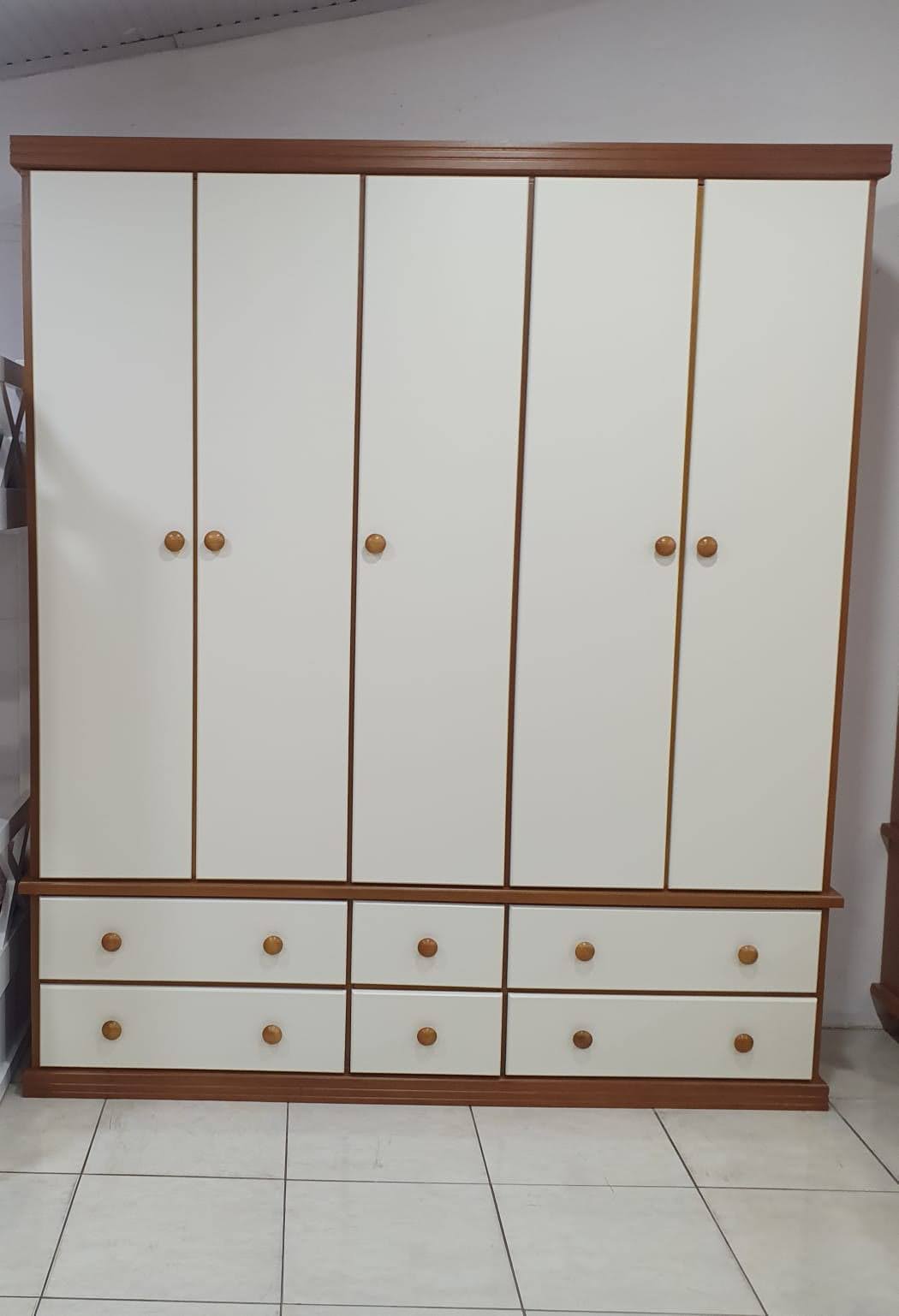 Guarda-roupa de Madeira