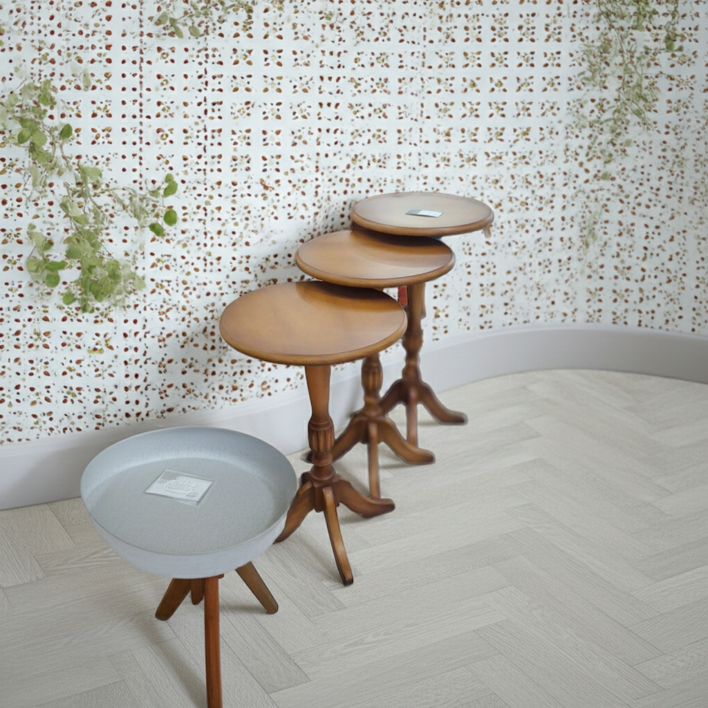 Trio de Mesas laterais de madeira maciça