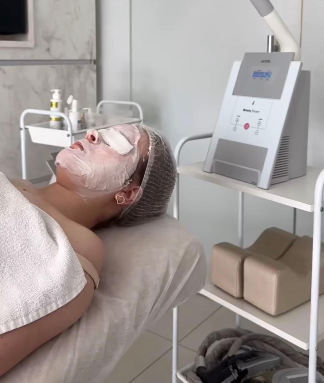 Limpeza de Pele Avançada + Consultoria Skin Care + Reavaliação após 15 dias