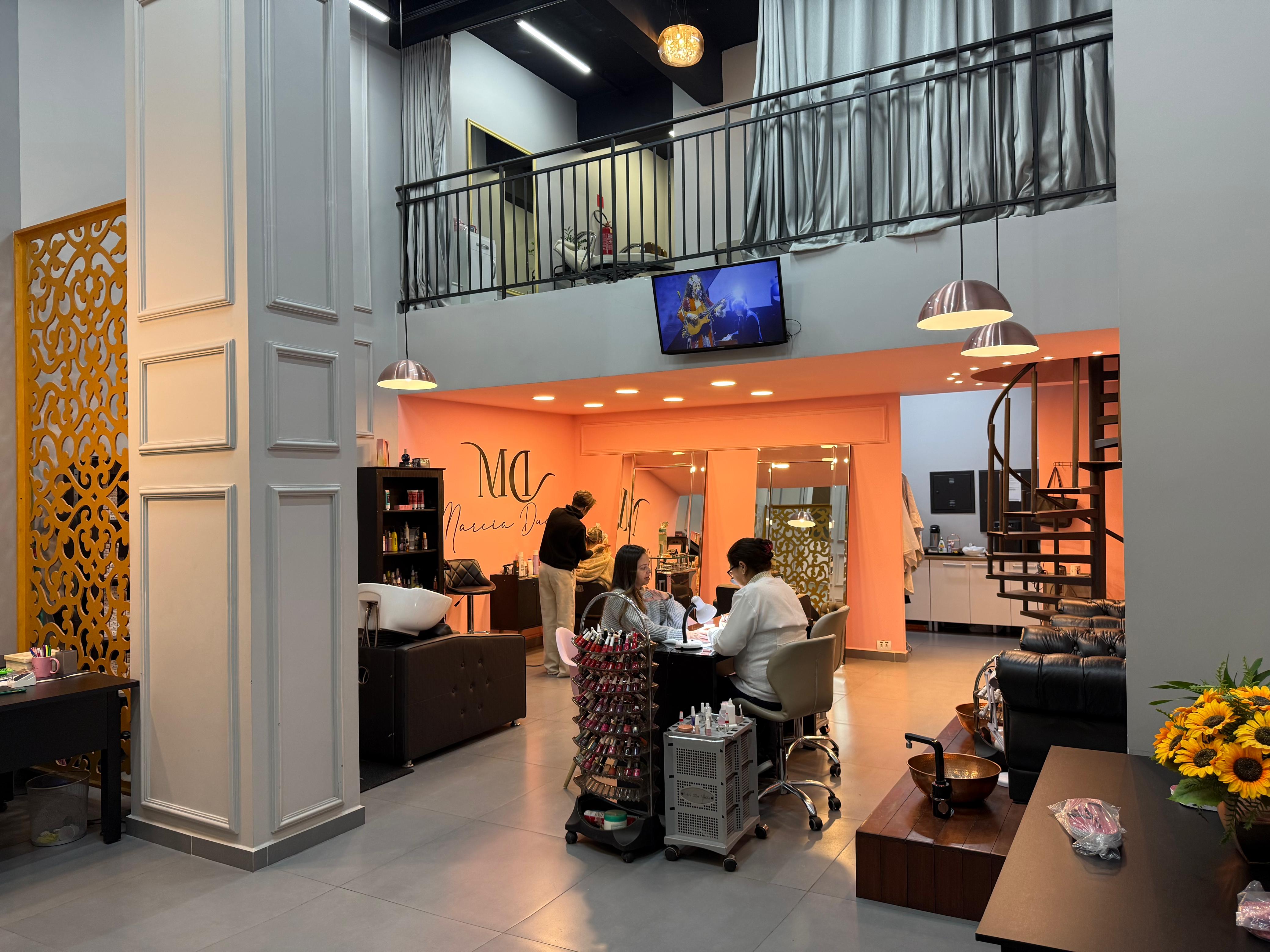 Livre do Frizz com Escova + Hidratação