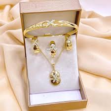 Ensemble de bijoux en or