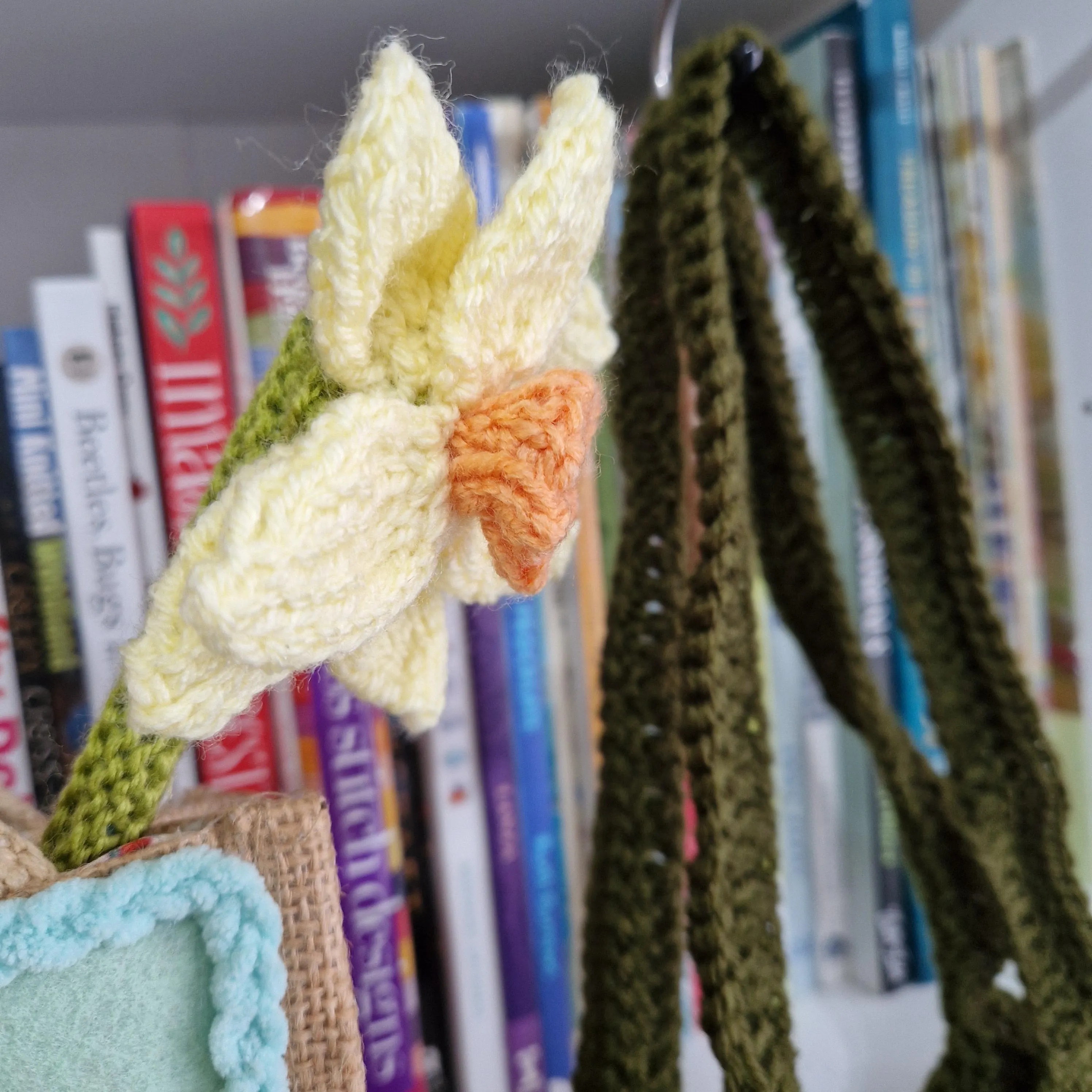 Knitted Daffodil Pattern – Easy Flower Knitting PDF | Digital Download | DK Yarn, 11mm Needles | Spring Home Décor