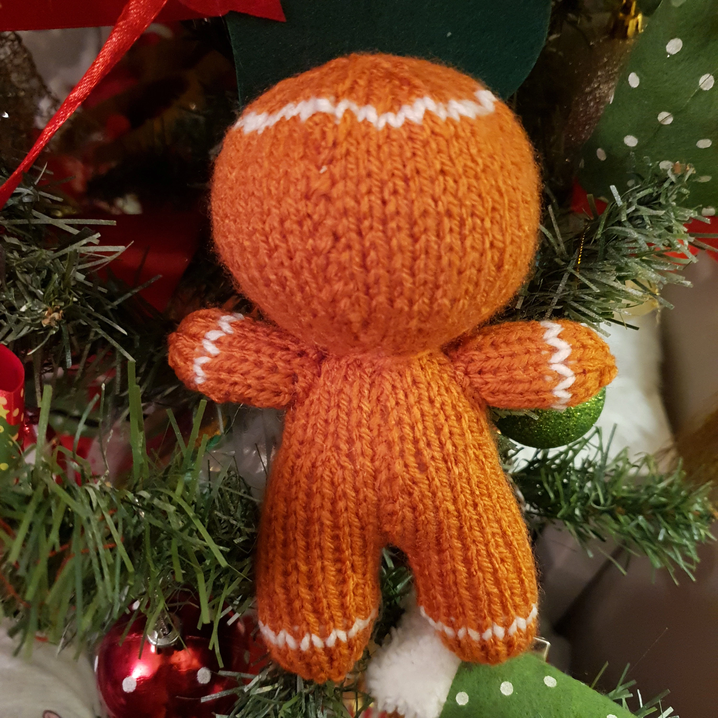 Christmas Gingerbread Man Knitting Pattern – Holiday Decor, DIY Christmas Ornament, Easy Beginner Knitting Project, Festive Gift Idea